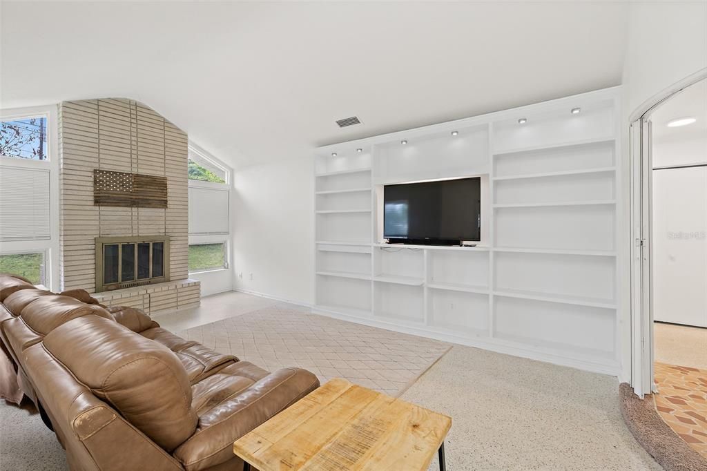 For Sale: $318,000 (3 beds, 2 baths, 1680 Square Feet)