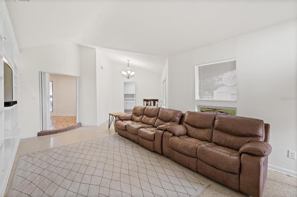 For Sale: $318,000 (3 beds, 2 baths, 1680 Square Feet)
