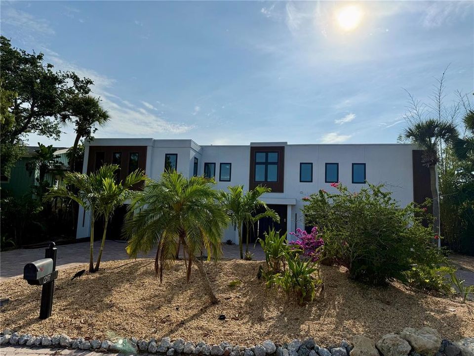 For Rent: $10,000 (4 beds, 3 baths, 3882 Square Feet)