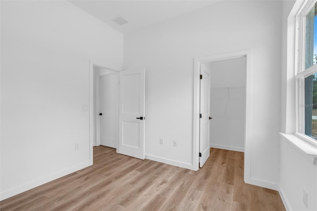 Под контрактом: $315,000 (4 спален, 3 ванн, 1870 Квадратных фут)