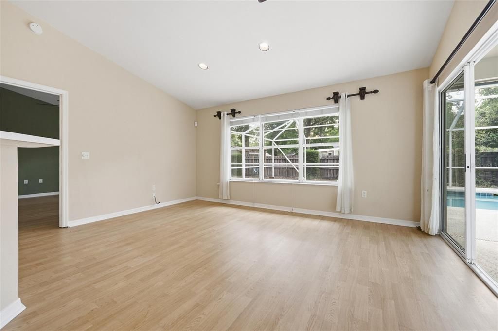 En Venta: $330,000 (3 camas, 2 baños, 1295 Pies cuadrados)