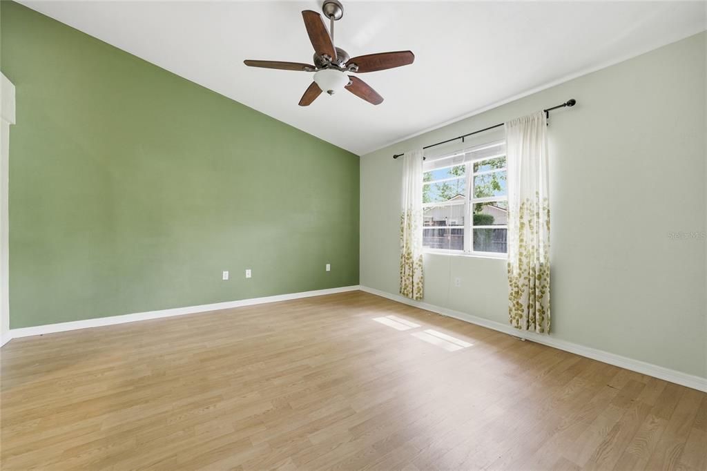 En Venta: $330,000 (3 camas, 2 baños, 1295 Pies cuadrados)
