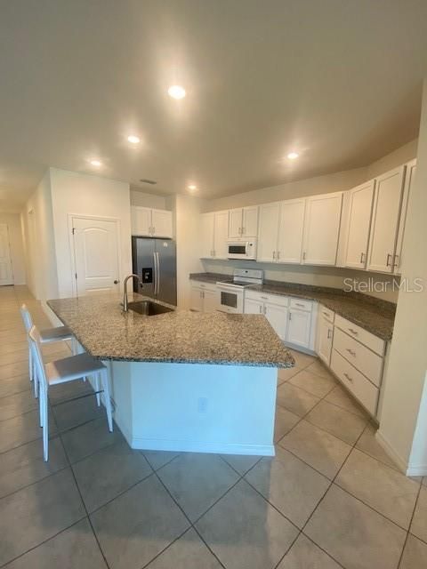 En Renta: $2,795 (4 camas, 2 baños, 2006 Pies cuadrados)