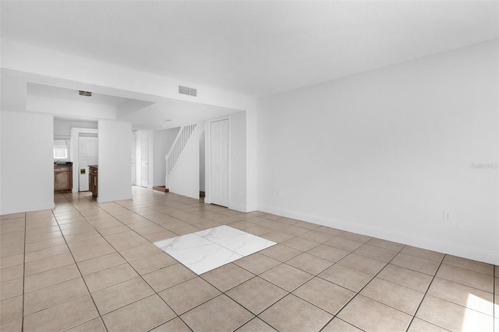 Activo con contrato: $110,000 (2 camas, 1 baños, 1240 Pies cuadrados)