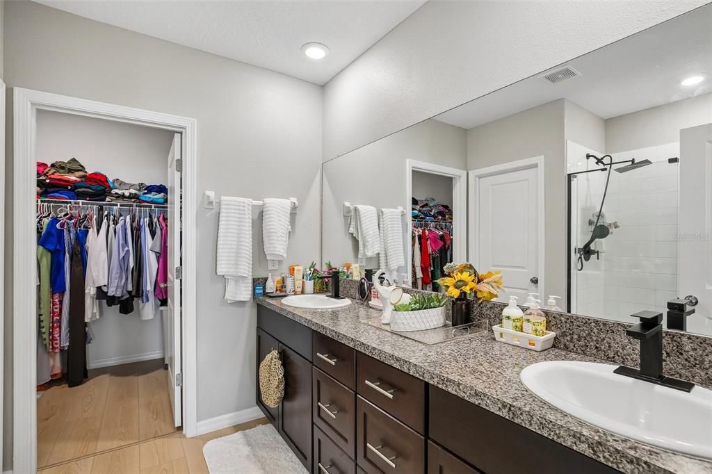 For Sale: $425,000 (6 beds, 3 baths, 3349 Square Feet)