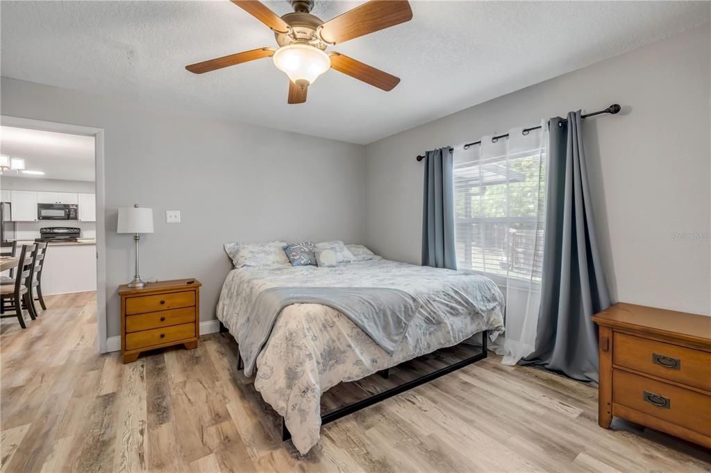 Activo con contrato: $320,000 (3 camas, 2 baños, 1276 Pies cuadrados)