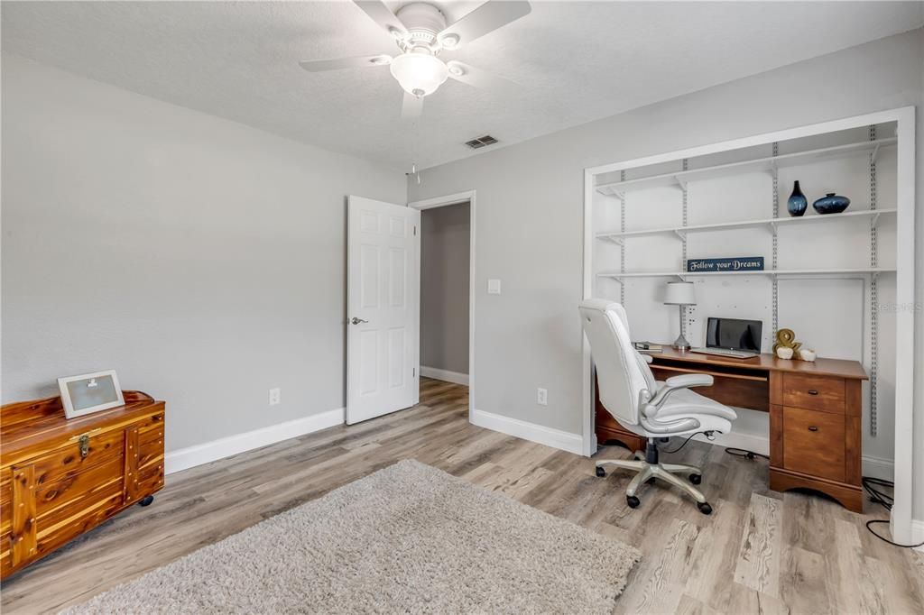 Activo con contrato: $320,000 (3 camas, 2 baños, 1276 Pies cuadrados)
