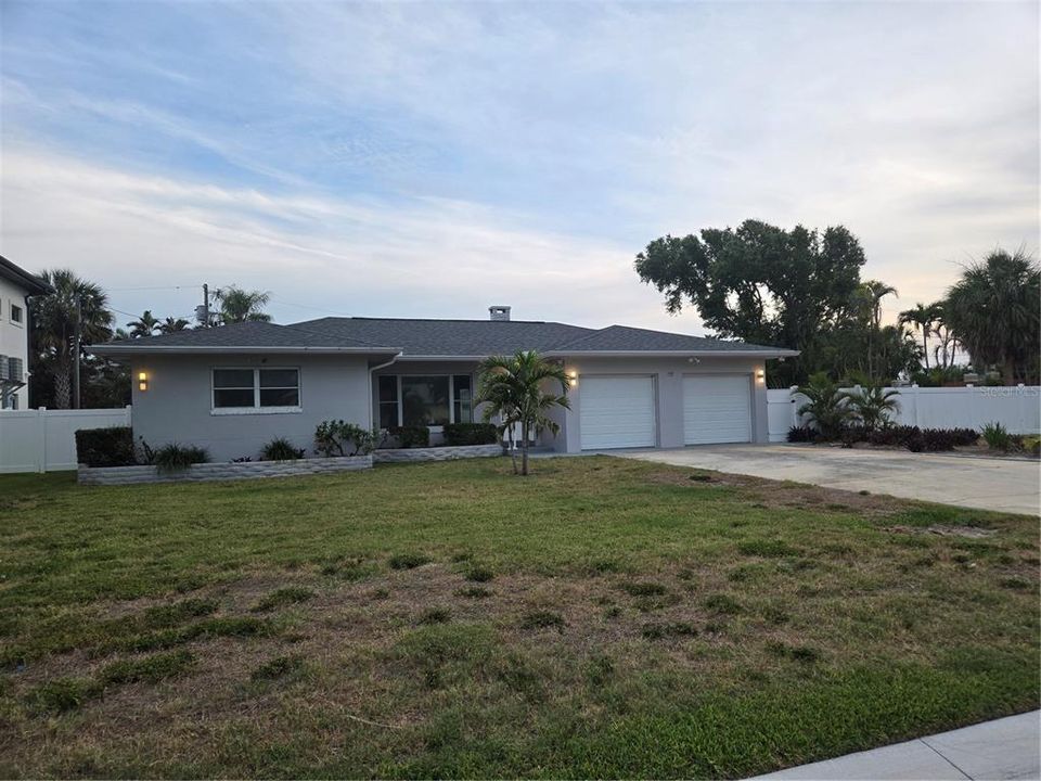 For Rent: $3,200 (3 beds, 2 baths, 1429 Square Feet)