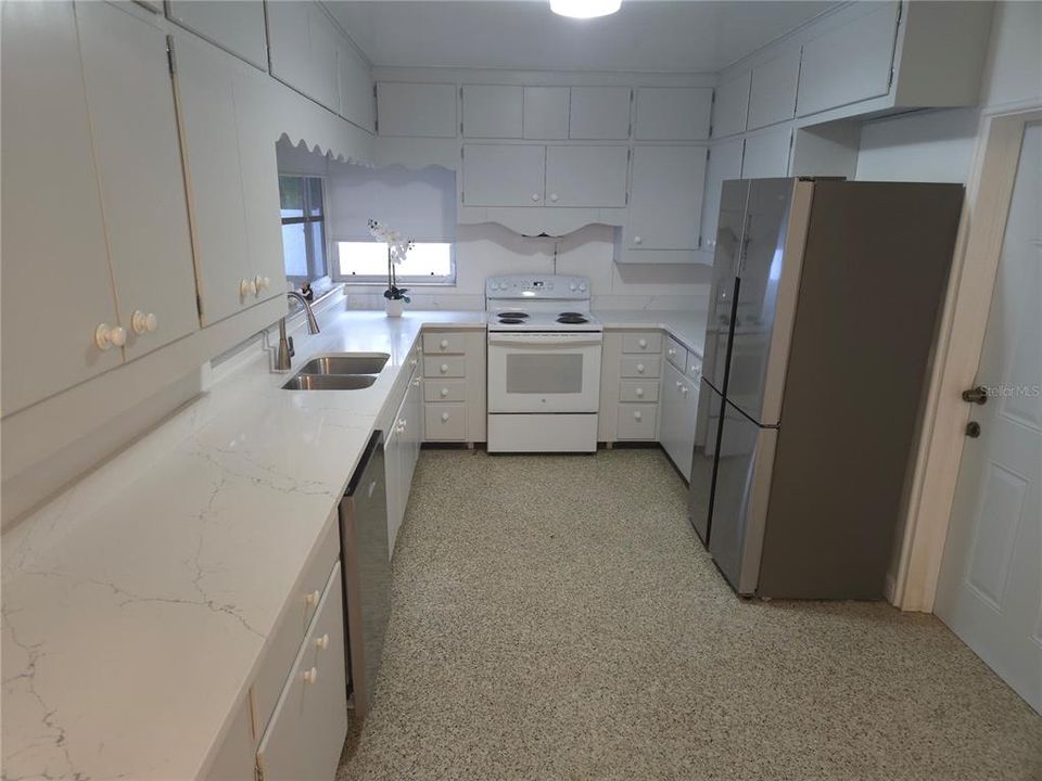 For Rent: $3,200 (3 beds, 2 baths, 1429 Square Feet)