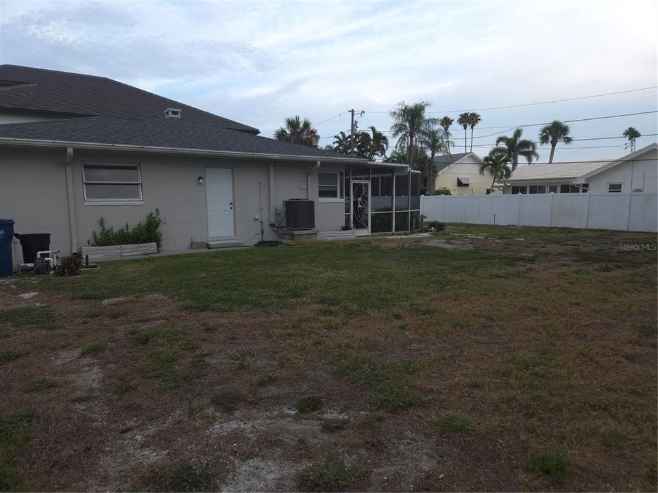 For Rent: $3,200 (3 beds, 2 baths, 1429 Square Feet)