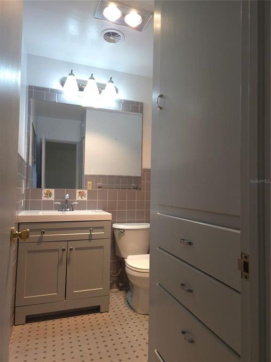For Rent: $3,200 (3 beds, 2 baths, 1429 Square Feet)