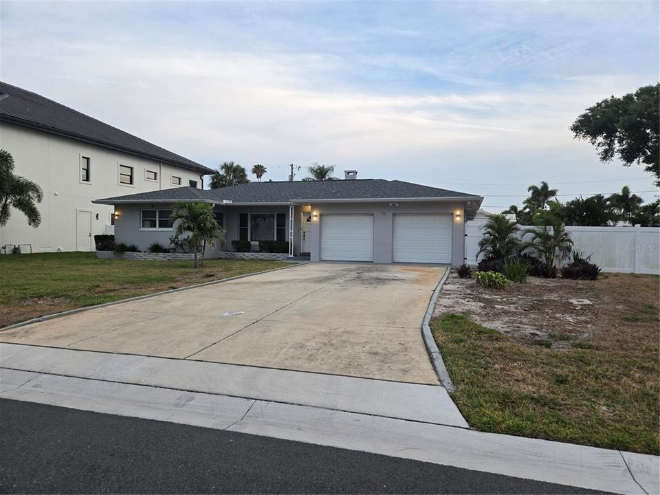 For Rent: $3,200 (3 beds, 2 baths, 1429 Square Feet)