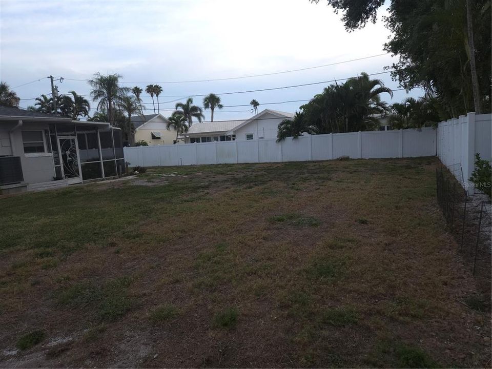 For Rent: $3,200 (3 beds, 2 baths, 1429 Square Feet)