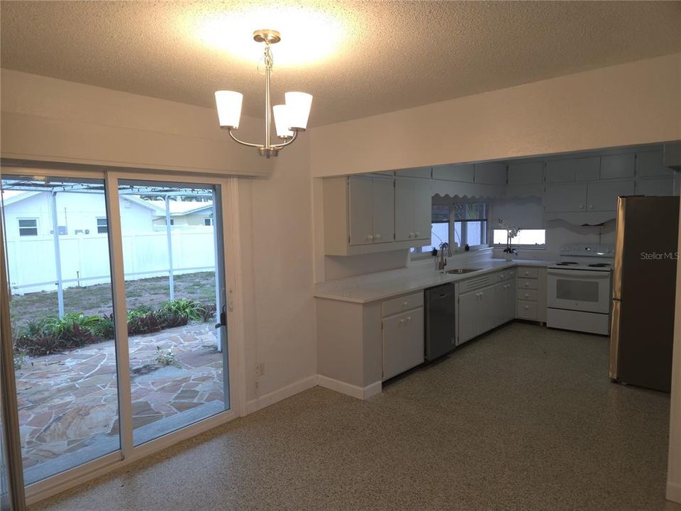For Rent: $3,200 (3 beds, 2 baths, 1429 Square Feet)