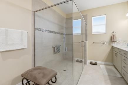 En Venta: $349,900 (2 camas, 2 baños, 1983 Pies cuadrados)