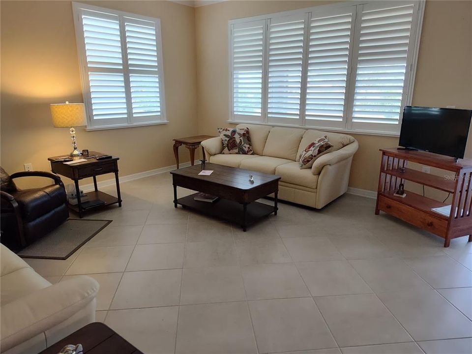 En Venta: $349,900 (2 camas, 2 baños, 1983 Pies cuadrados)