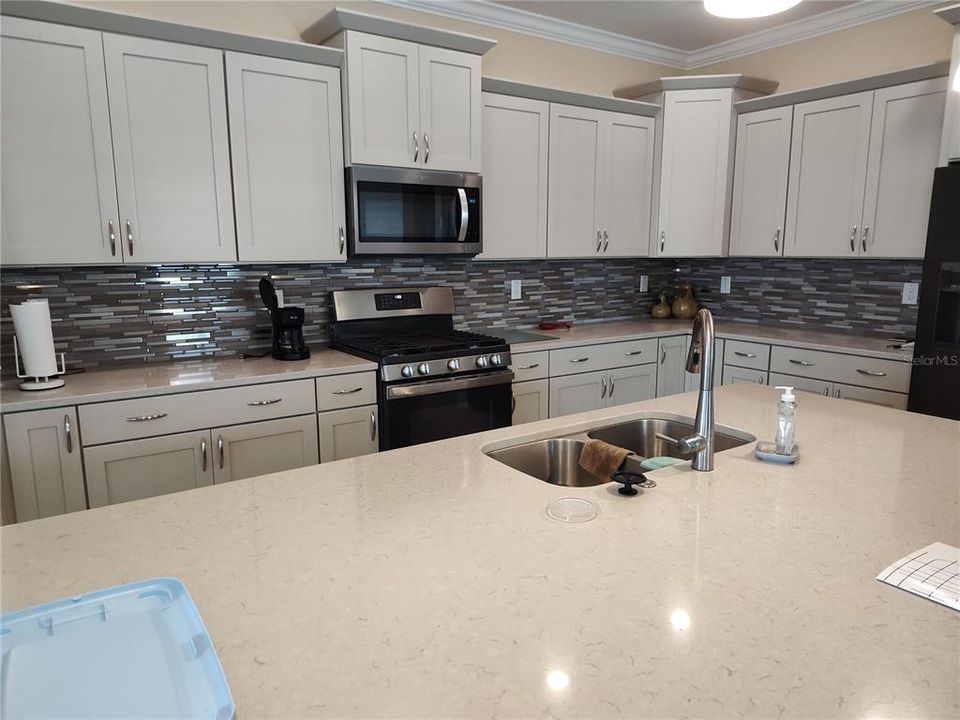 En Venta: $349,900 (2 camas, 2 baños, 1983 Pies cuadrados)