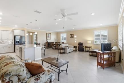 En Venta: $349,900 (2 camas, 2 baños, 1983 Pies cuadrados)