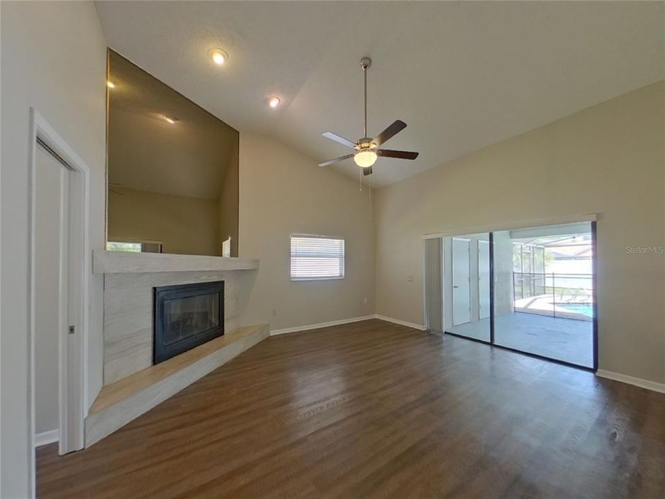 For Rent: $2,729 (3 beds, 2 baths, 2400 Square Feet)