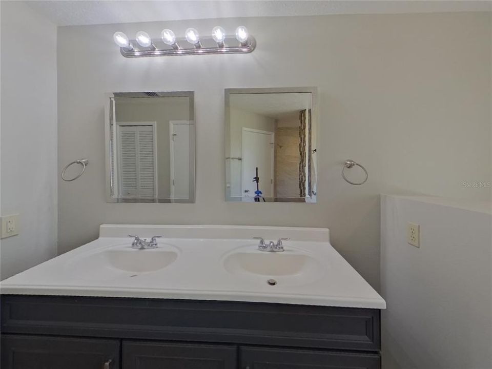 For Rent: $2,729 (3 beds, 2 baths, 2400 Square Feet)