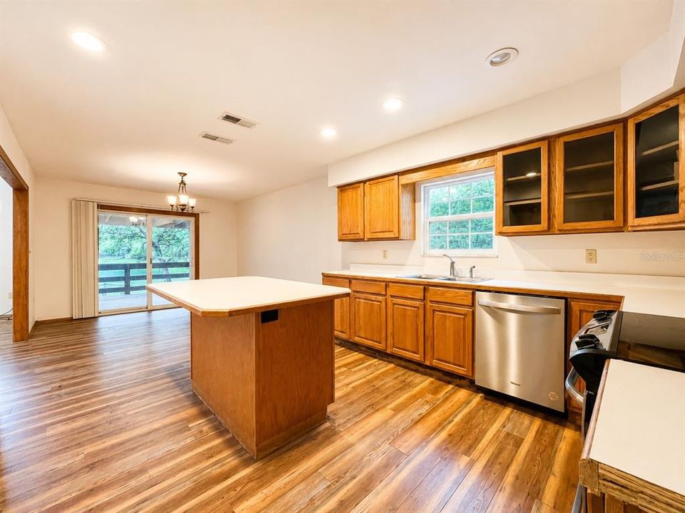 For Sale: $529,000 (4 beds, 4 baths, 2972 Square Feet)