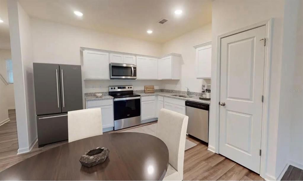 For Rent: $2,000 (3 beds, 2 baths, 1386 Square Feet)