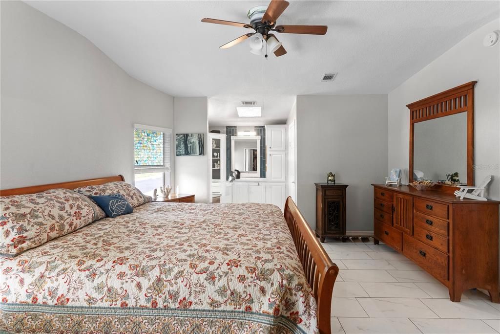 En Venta: $250,000 (2 camas, 2 baños, 1300 Pies cuadrados)