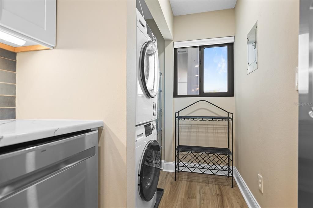 For Rent: $2,300 (2 beds, 2 baths, 1095 Square Feet)