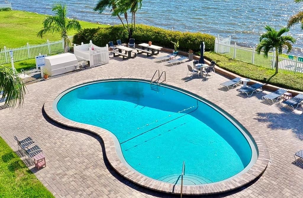 For Rent: $2,300 (2 beds, 2 baths, 1095 Square Feet)