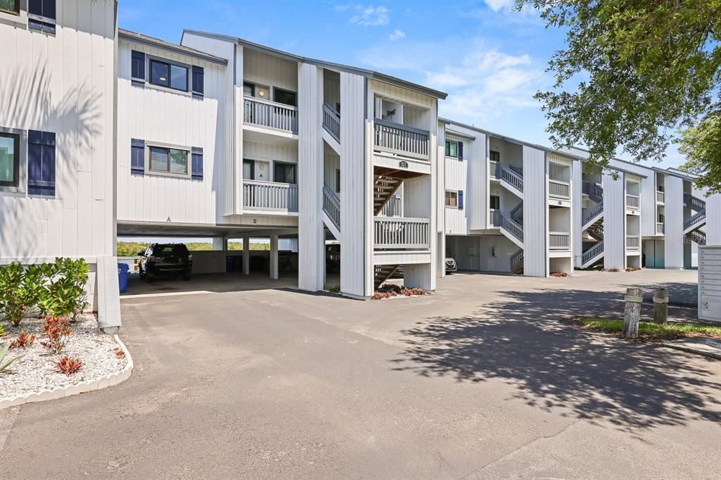 For Rent: $2,300 (2 beds, 2 baths, 1095 Square Feet)