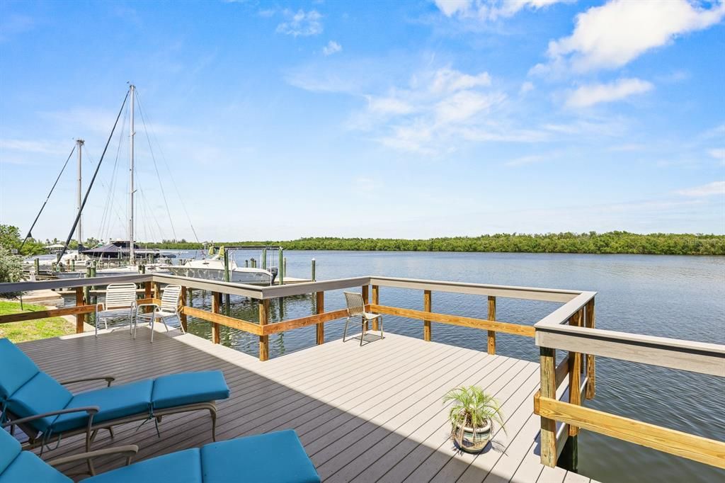 For Rent: $2,300 (2 beds, 2 baths, 1095 Square Feet)