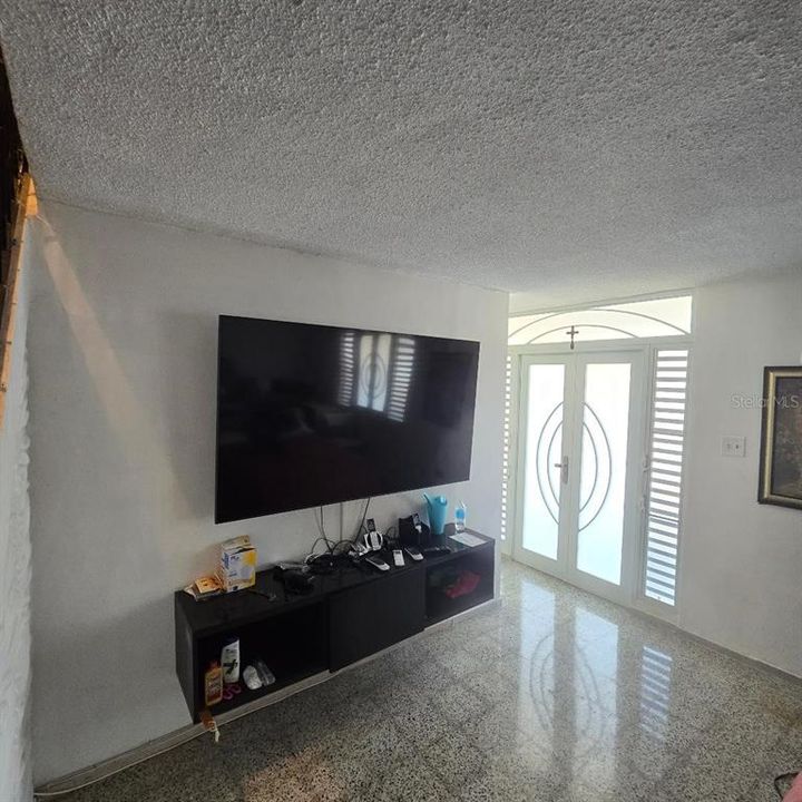 Active With Contract: $235,000 (5 beds, 3 baths, 1520 Square Feet)