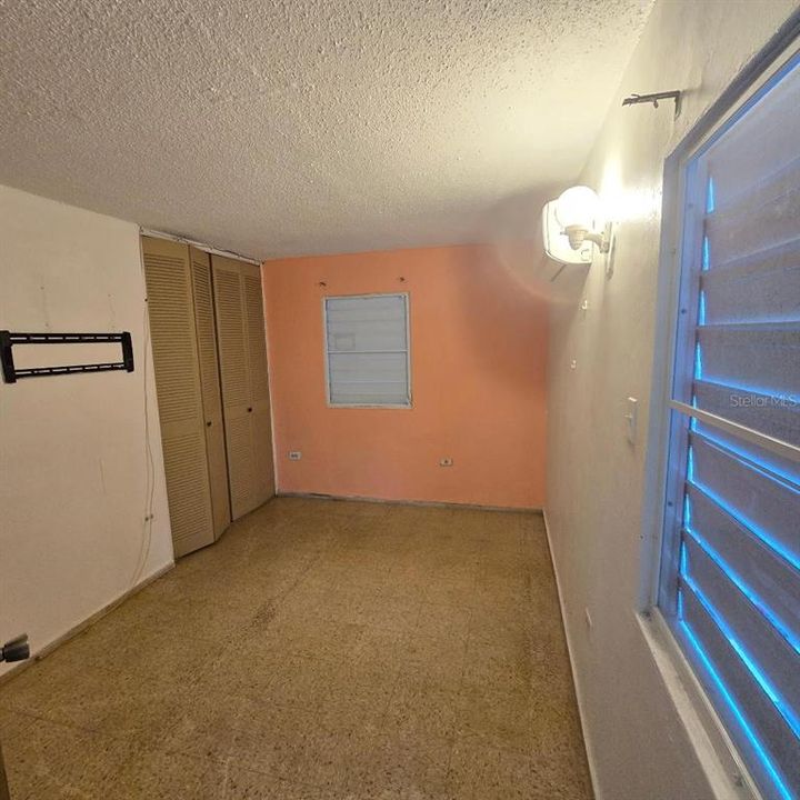 Active With Contract: $235,000 (5 beds, 3 baths, 1520 Square Feet)