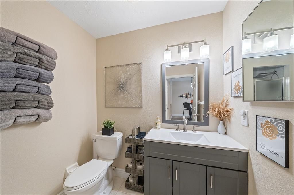 For Sale: $280,000 (2 beds, 2 baths, 957 Square Feet)