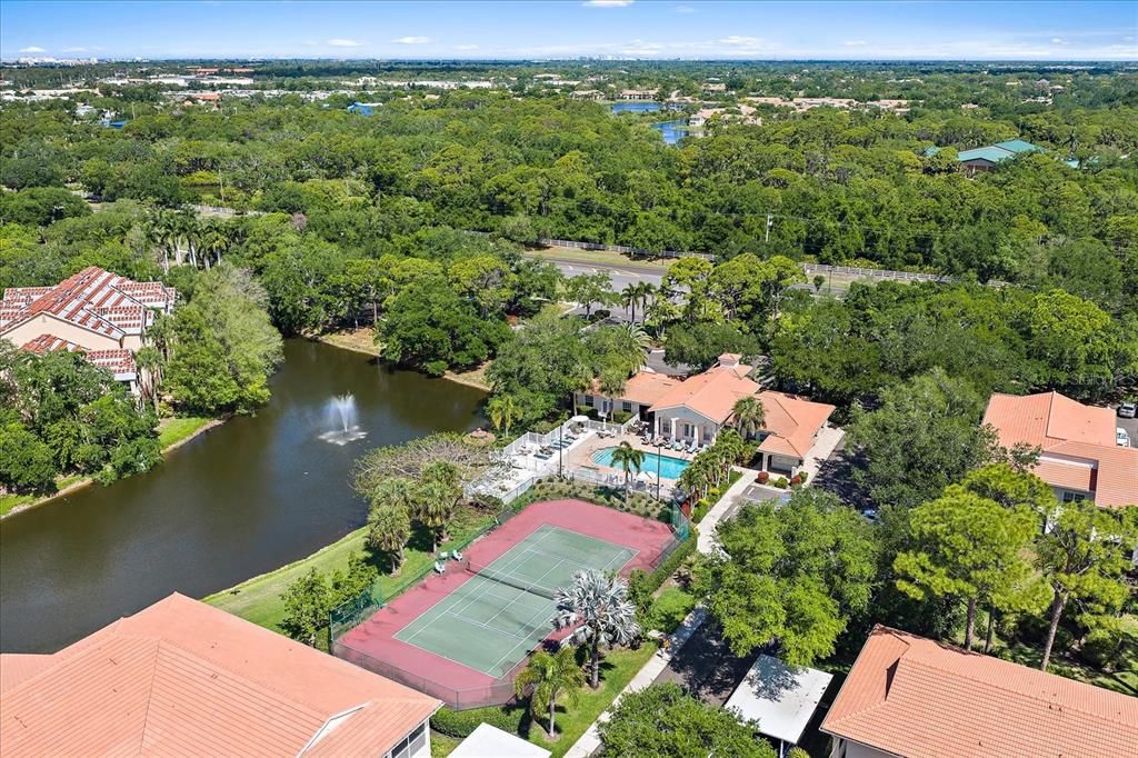 For Sale: $280,000 (2 beds, 2 baths, 957 Square Feet)