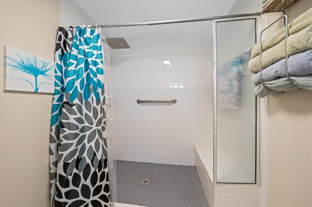 For Sale: $280,000 (2 beds, 2 baths, 957 Square Feet)