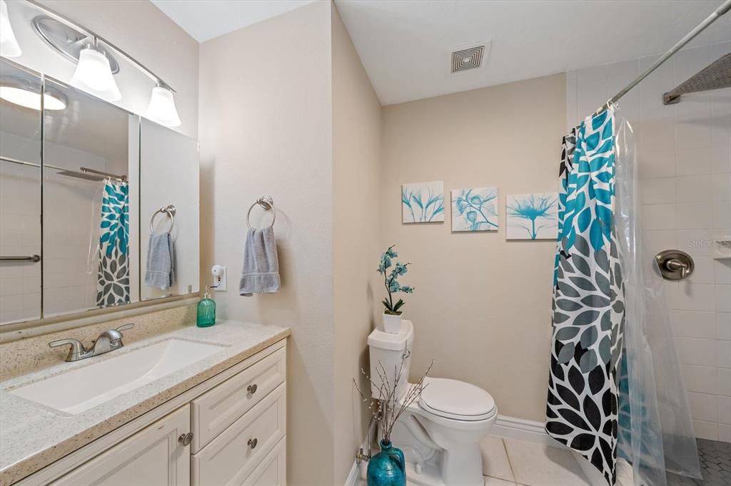 For Sale: $280,000 (2 beds, 2 baths, 957 Square Feet)