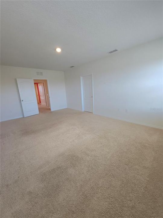 For Rent: $2,700 (5 beds, 3 baths, 2696 Square Feet)