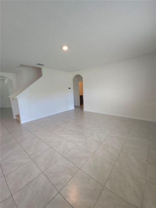For Rent: $2,700 (5 beds, 3 baths, 2696 Square Feet)