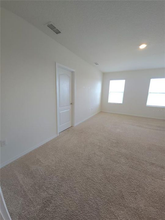 For Rent: $2,700 (5 beds, 3 baths, 2696 Square Feet)