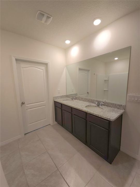 For Rent: $2,700 (5 beds, 3 baths, 2696 Square Feet)