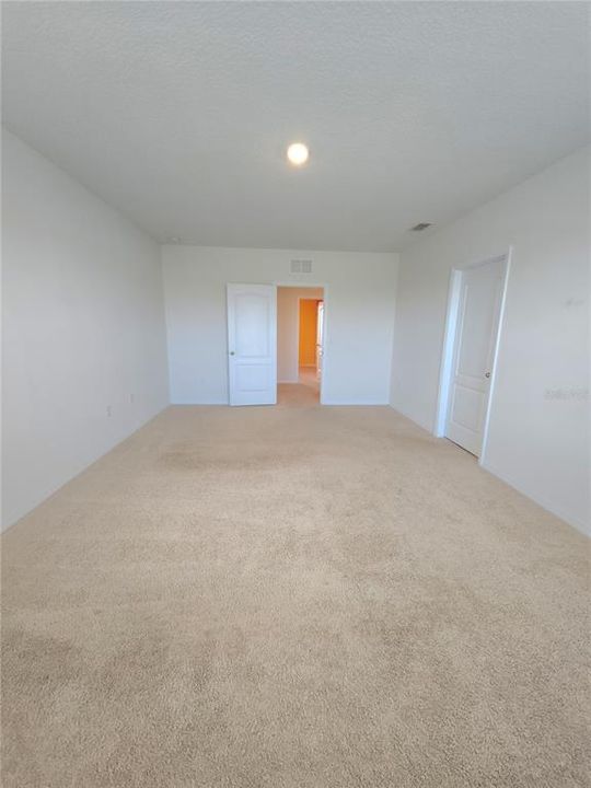 For Rent: $2,700 (5 beds, 3 baths, 2696 Square Feet)