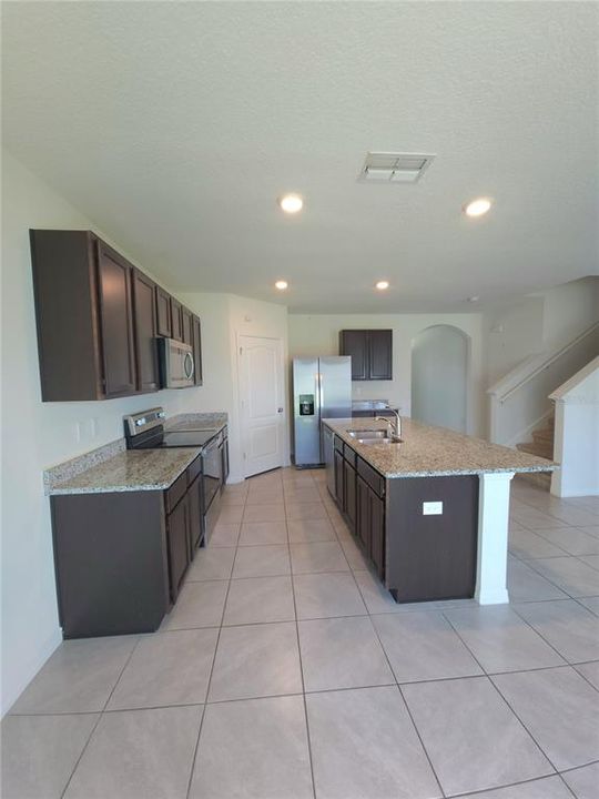 For Rent: $2,700 (5 beds, 3 baths, 2696 Square Feet)