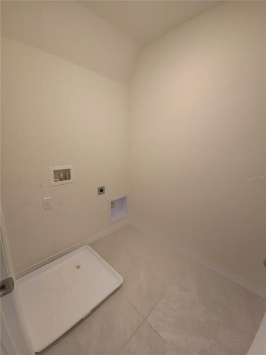 For Rent: $2,700 (5 beds, 3 baths, 2696 Square Feet)