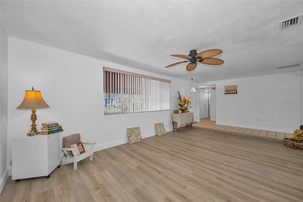 En Venta: $250,000 (2 camas, 2 baños, 1334 Pies cuadrados)