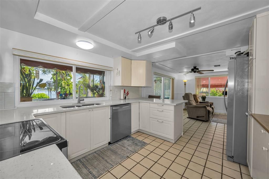 En Venta: $250,000 (2 camas, 2 baños, 1334 Pies cuadrados)