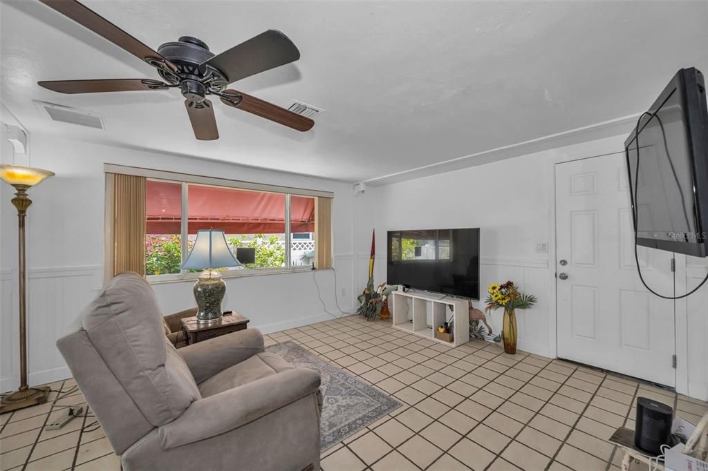 En Venta: $250,000 (2 camas, 2 baños, 1334 Pies cuadrados)