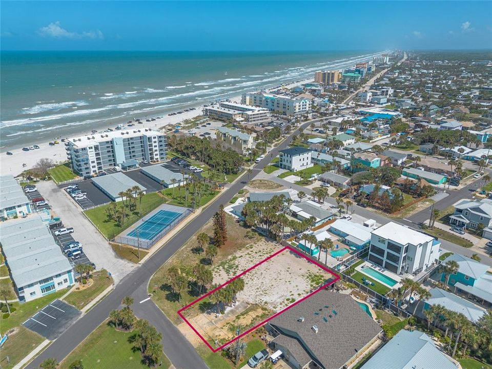 На продажу: $769,000 (0.20 acres)