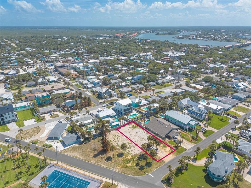 На продажу: $769,000 (0.20 acres)