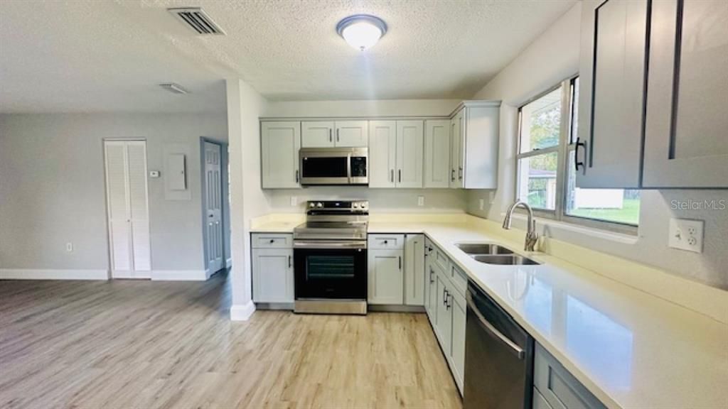 En Venta: $269,900 (2 camas, 1 baños, 1096 Pies cuadrados)
